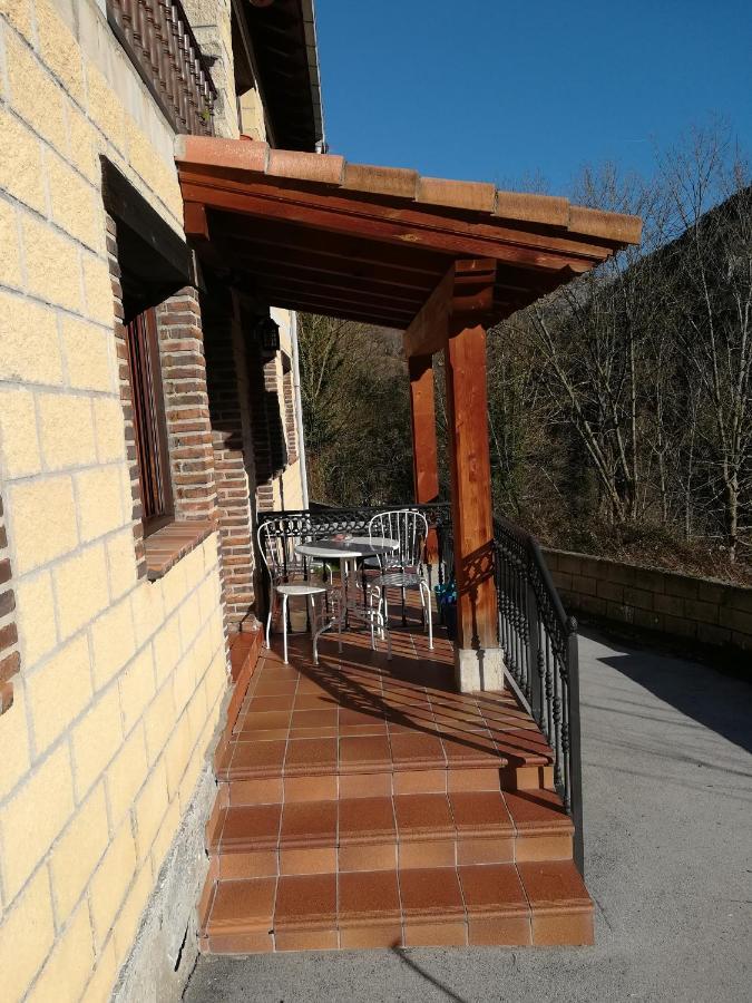 Apartamentos El Ardinal Arenas De Cabrales Extérieur photo